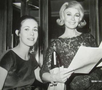 Claude_Jade_Dany_Robin_reading_Script_Topaz